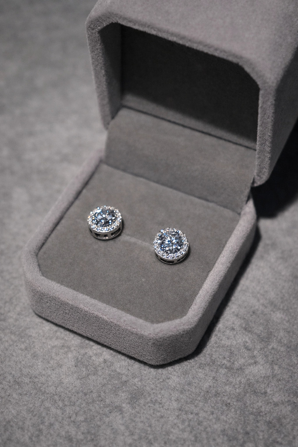Halo Icon Stud Earrings - 6.5mm | VVS1