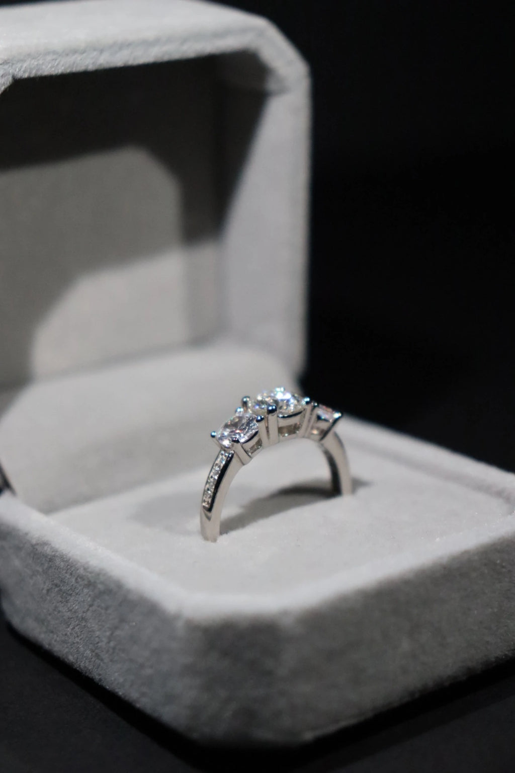 Round Cut Trio Ring (925 Silver & VVS1)