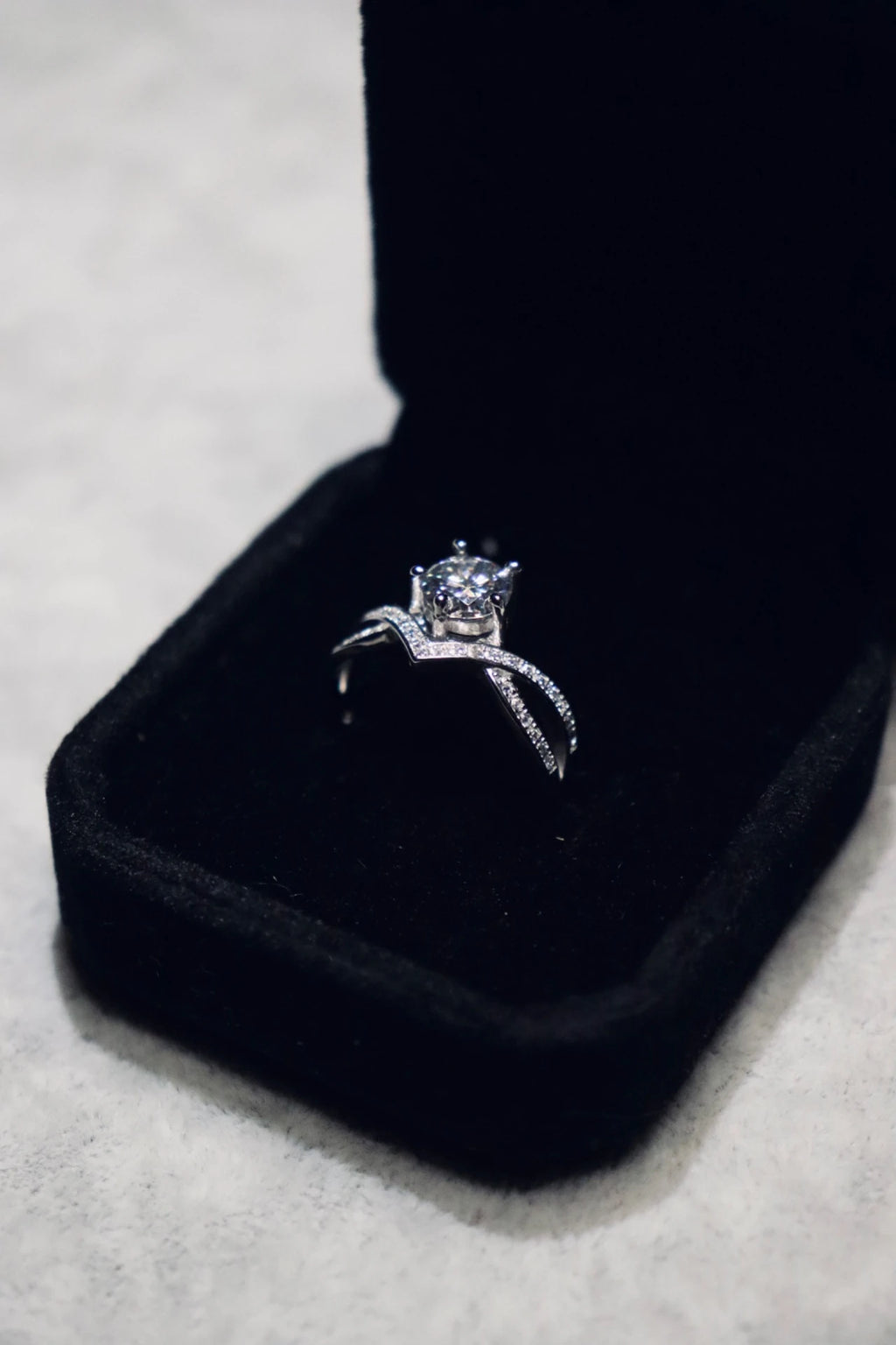 Round Cut Six Claw - 925 Silver & VVS1