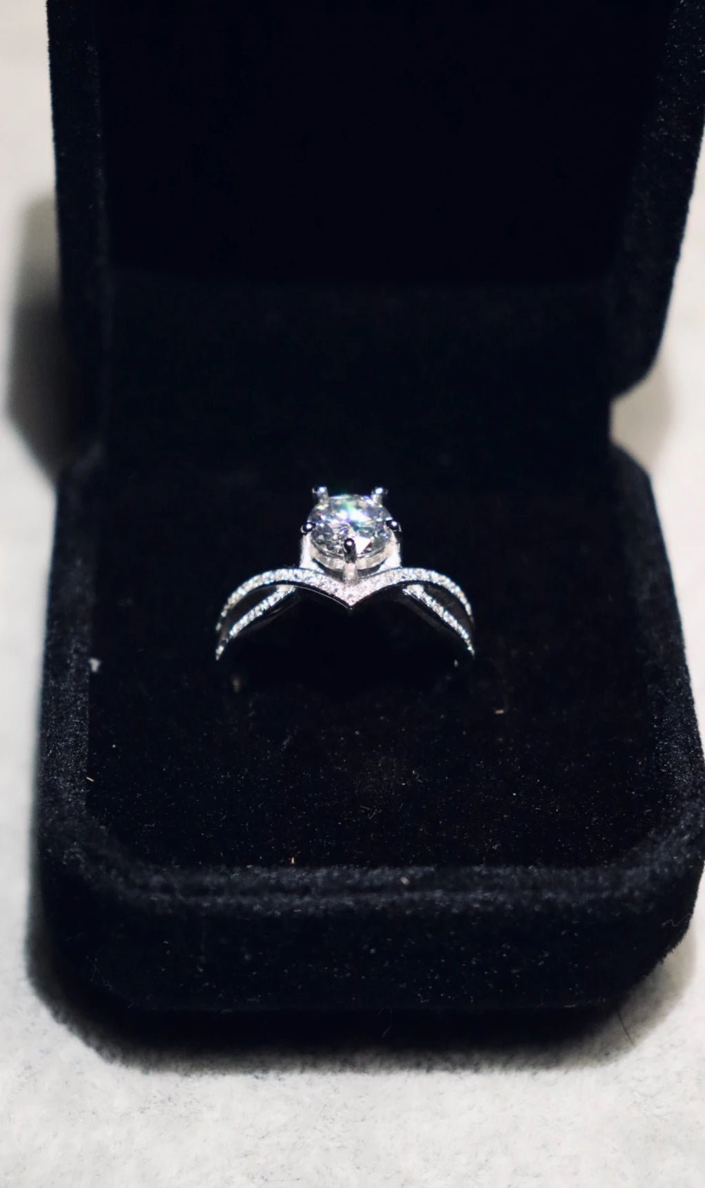 Round Cut Six Claw - 925 Silver & VVS1