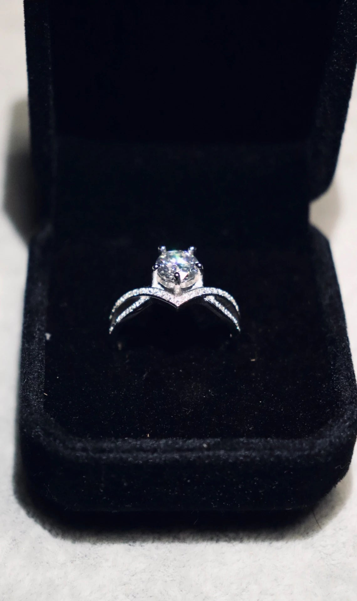 Round Cut Six Claw - 925 Silver & VVS1